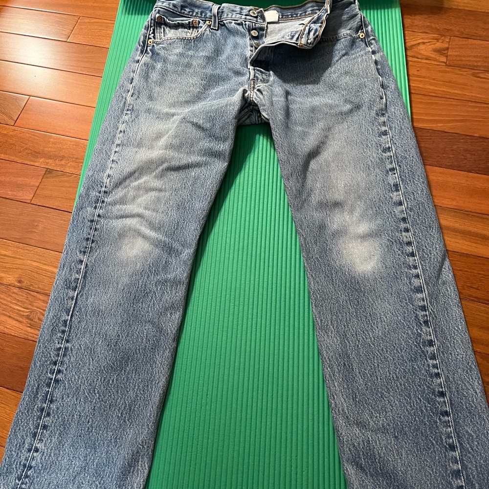 Men’s Levi’s 501 34x 30 blue denim button fly straight leg jeans